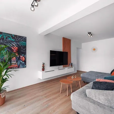 Ray Of Light Apartment *