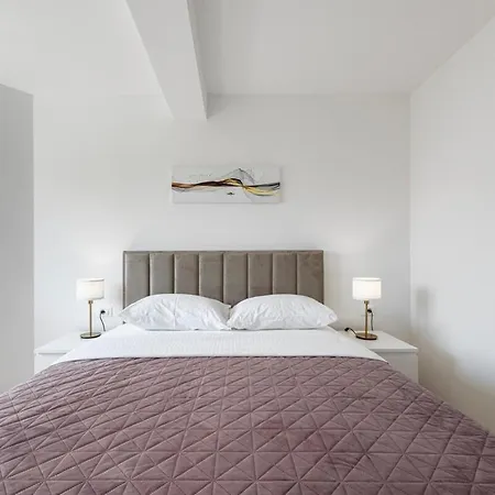 Ray Of Light Apartment
